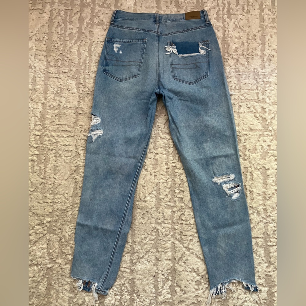 American Eagle Distressed Mom Jeans size 2 regular - Picture 8 of 11